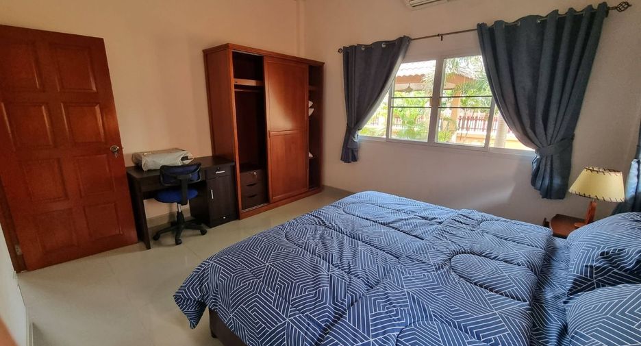 Casa en alquiler de 3 habitaciones en Bang Lamung, Chonburi