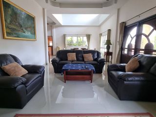 Casa en alquiler de 3 habitaciones en Bang Lamung, Chonburi