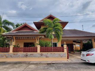 Casa en alquiler de 3 habitaciones en Bang Lamung, Chonburi