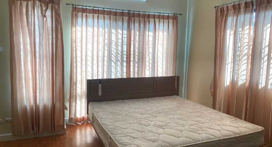 For rent 2 bedrooms townhouse in Bang Sao Thong, Samut Prakan