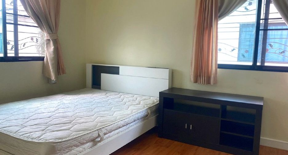For rent 2 bedrooms townhouse in Bang Sao Thong, Samut Prakan