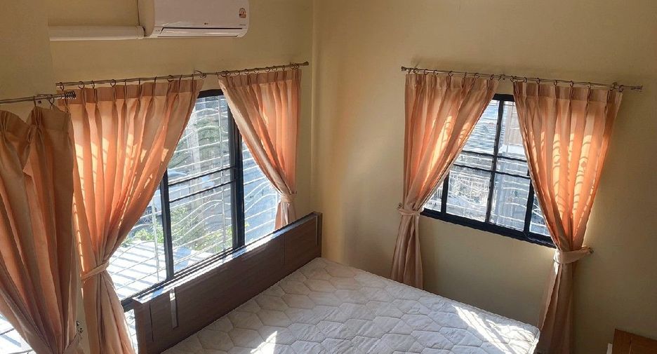 For rent 2 bedrooms townhouse in Bang Sao Thong, Samut Prakan
