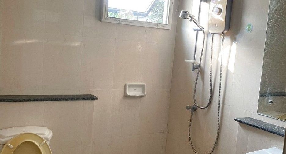 For rent 2 bedrooms townhouse in Bang Sao Thong, Samut Prakan