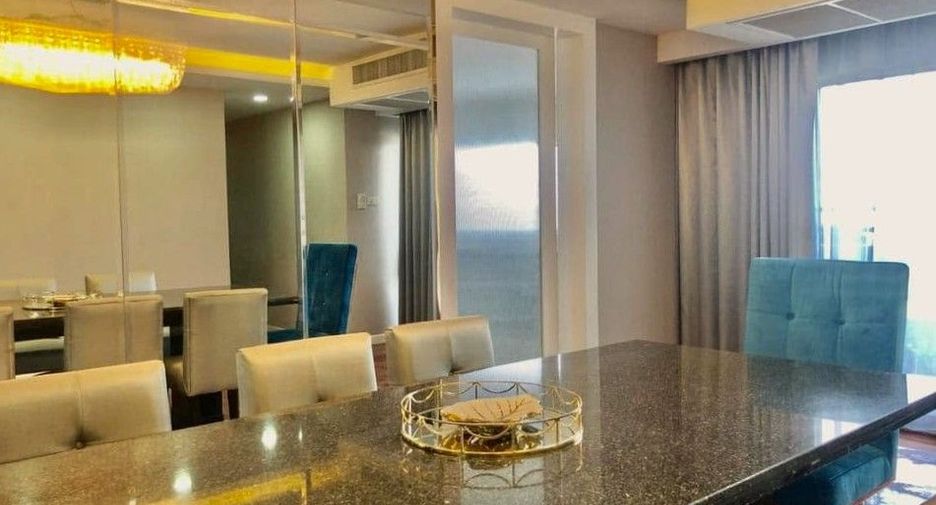 For sale 3 bedrooms condo in Watthana, Bangkok