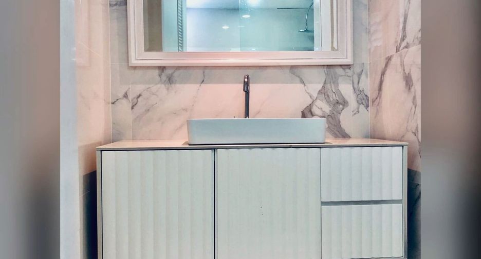 For sale 3 bedrooms condo in Watthana, Bangkok