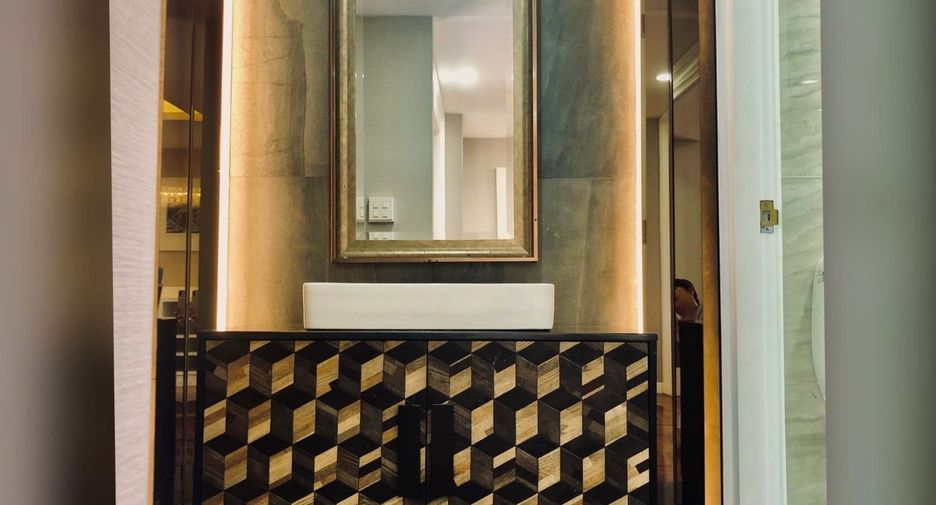 For sale 3 bedrooms condo in Watthana, Bangkok