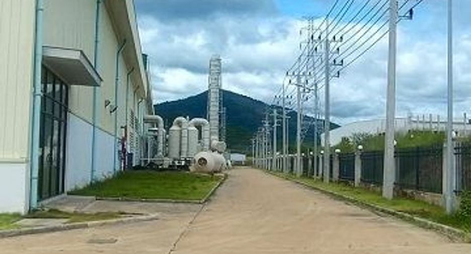 Аренда и продажа 10 спальни склад в Мыанг Районг, Районг