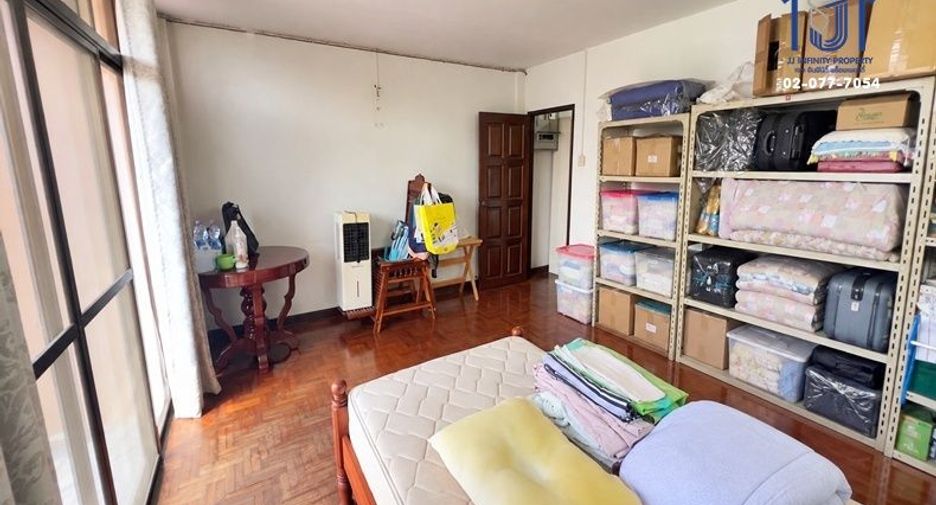 For sale 4 bedrooms townhouse in Bang Sue, Bangkok