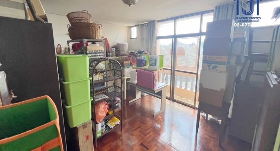 For sale 4 bedrooms townhouse in Bang Sue, Bangkok