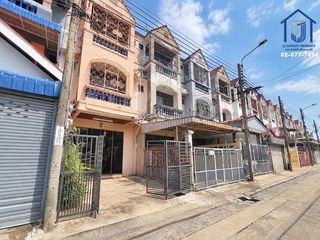 For sale 4 bedrooms townhouse in Bang Sue, Bangkok
