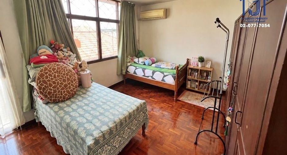 For sale 4 bedrooms townhouse in Bang Sue, Bangkok