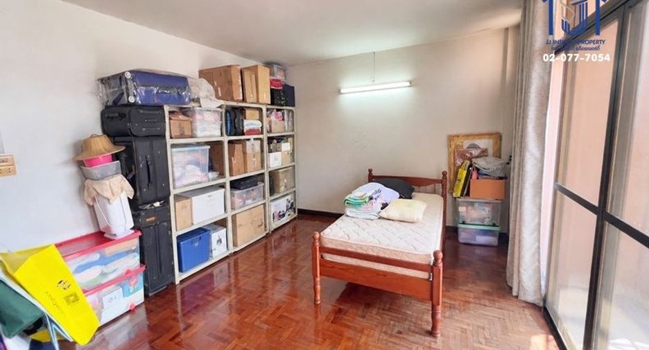 For sale 4 bedrooms townhouse in Bang Sue, Bangkok