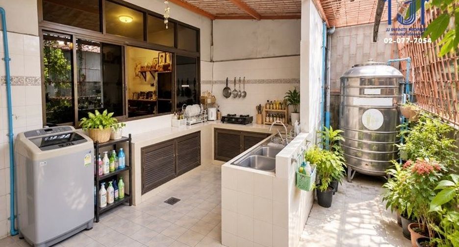 For sale 4 bedrooms townhouse in Bang Sue, Bangkok