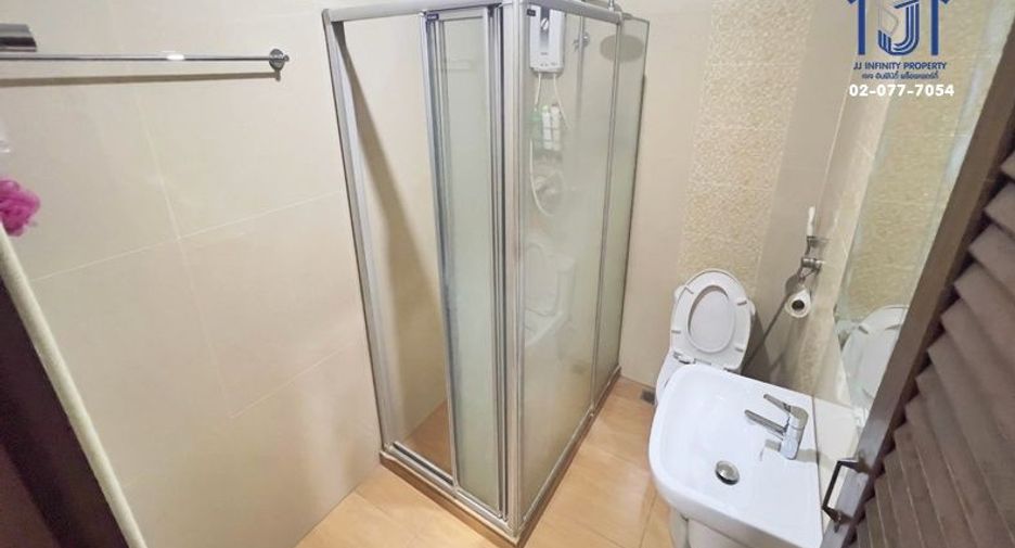 For sale 4 bedrooms townhouse in Bang Sue, Bangkok