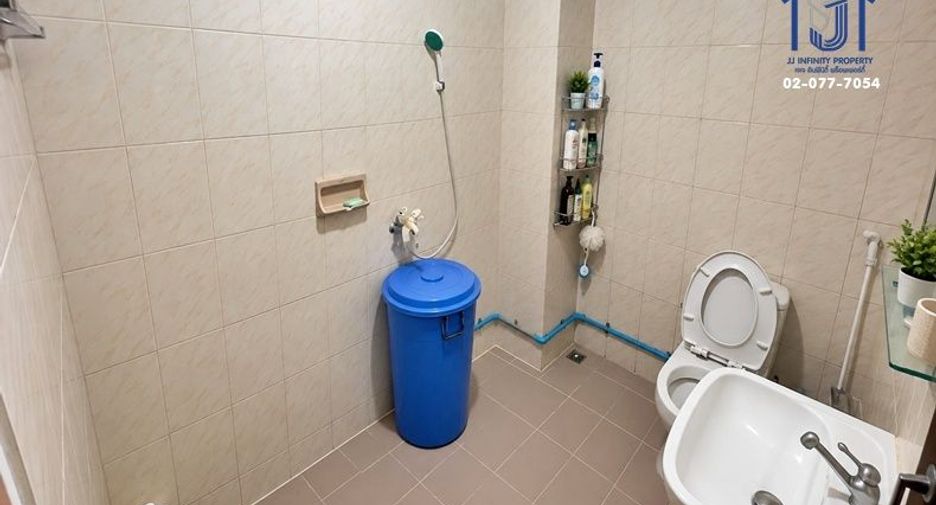 For sale 4 bedrooms townhouse in Bang Sue, Bangkok