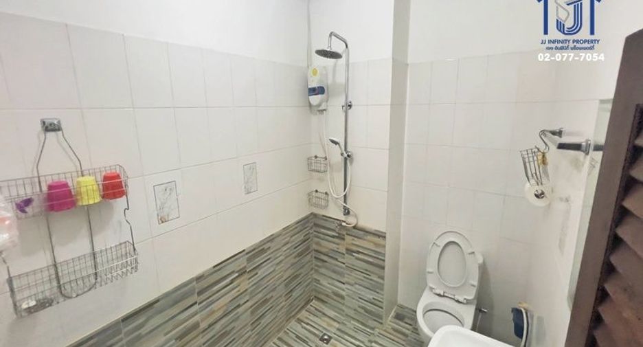 For sale 4 bedrooms townhouse in Bang Sue, Bangkok
