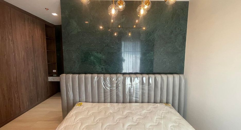 For rent 2 bedrooms condo in Pathum Wan, Bangkok