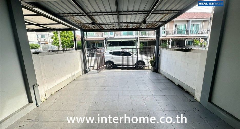 Casa adosada en venta de 3 habitaciones en Lam Luk Ka, Pathum Thani