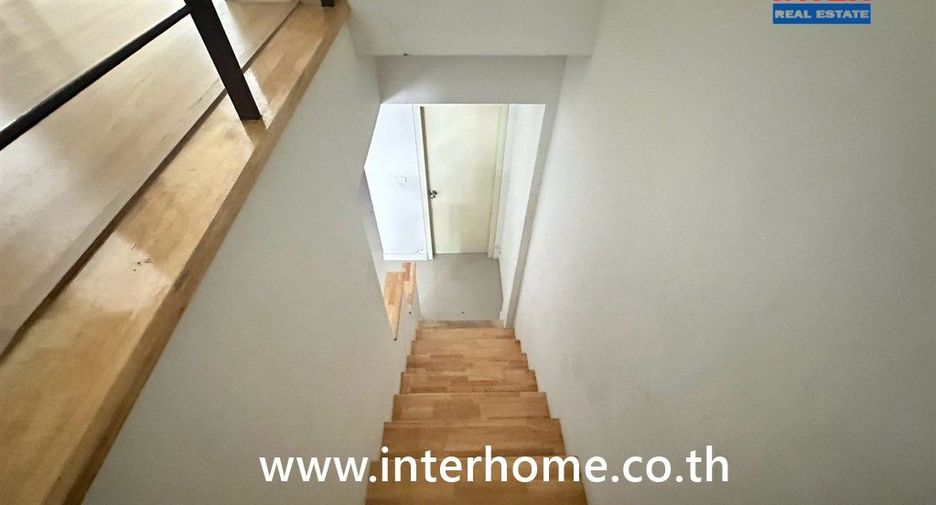 Casa adosada en venta de 3 habitaciones en Lam Luk Ka, Pathum Thani