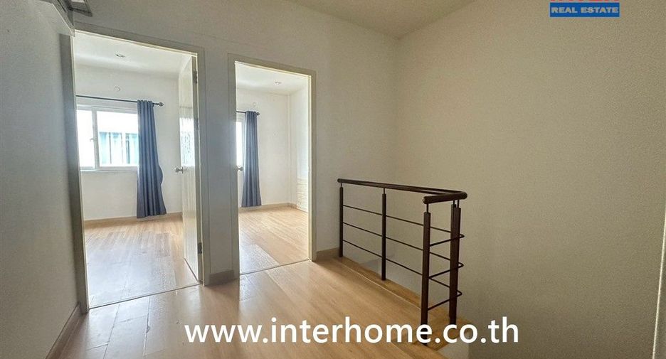 Casa adosada en venta de 3 habitaciones en Lam Luk Ka, Pathum Thani