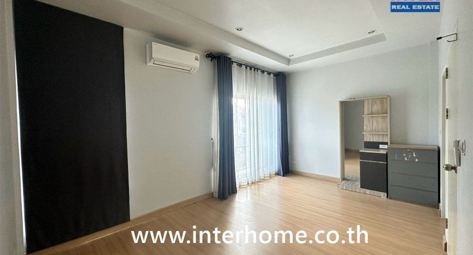 Casa adosada en venta de 3 habitaciones en Lam Luk Ka, Pathum Thani