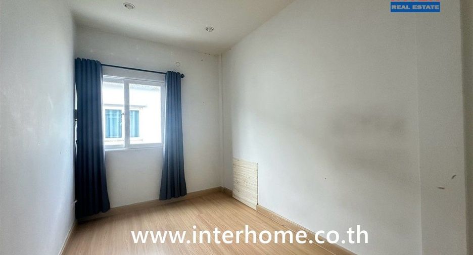 Casa adosada en venta de 3 habitaciones en Lam Luk Ka, Pathum Thani