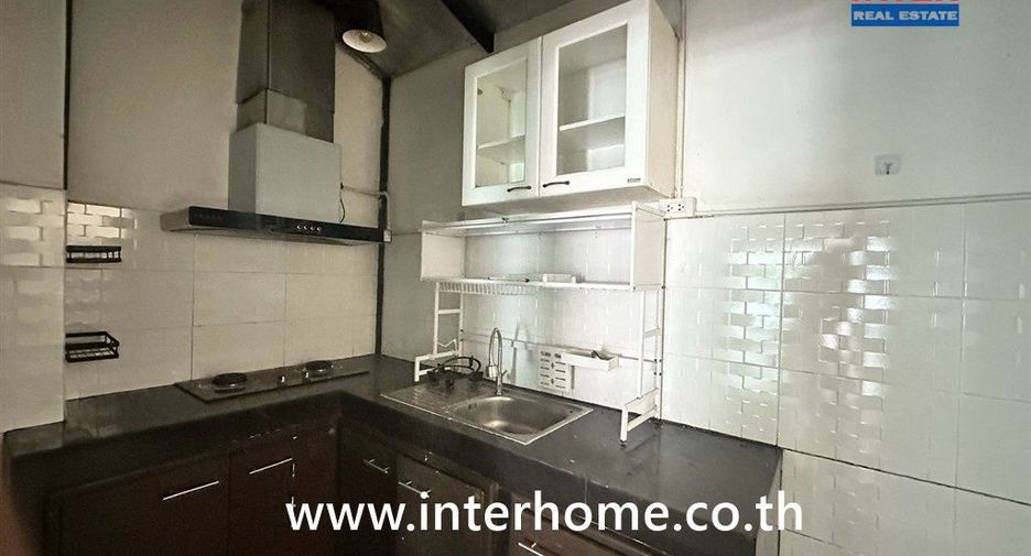 Casa adosada en venta de 3 habitaciones en Lam Luk Ka, Pathum Thani