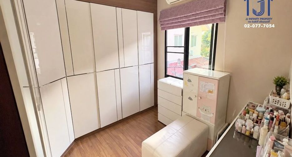 For sale 3 bedrooms townhouse in Thanyaburi, Pathum Thani