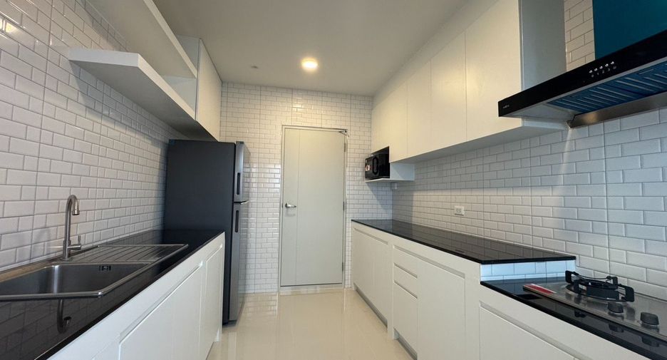 Casa en alquiler de 4 habitaciones en Bang Phli, Samut Prakan