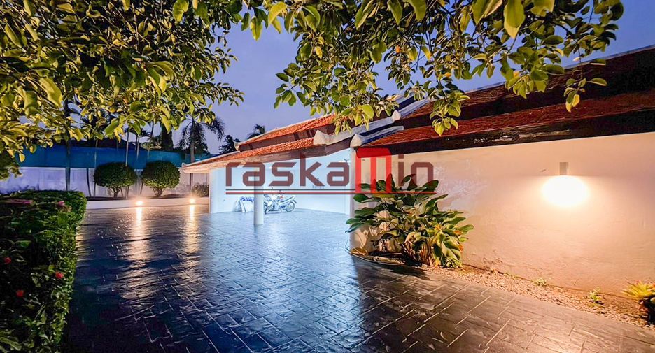 Продажа 9 спальни вилла в Банг Сарай, Паттайя