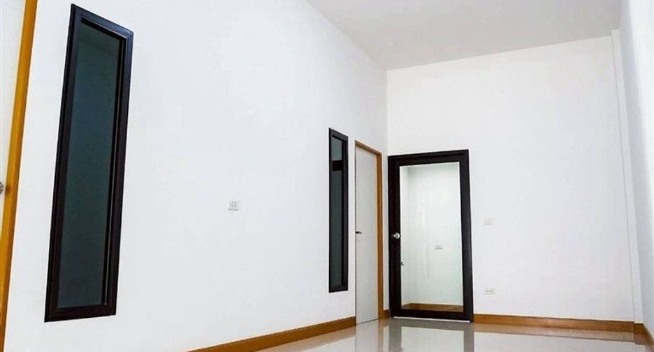 Reihenhaus zum Kauf mit 3 Zimmer in Mueang Samut Sakhon, Samut Sakhon