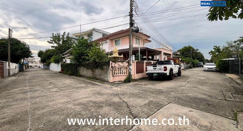 Casa en venta de 3 habitaciones en Lat Phrao, Bangkok