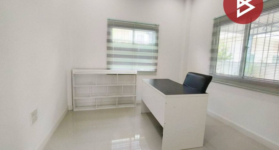Продажа 3 спальни дом в Ban Bueng, Чонбури