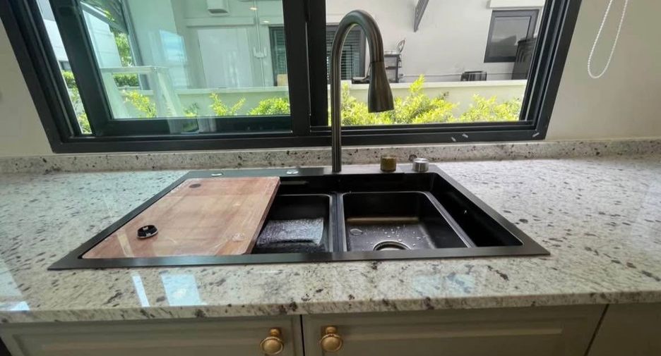 For rent 4 bedrooms house in Bang Phli, Samut Prakan