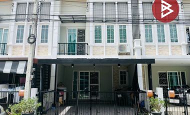 For sale 4 ベッドルーム townhouse in Prawet, Bangkok