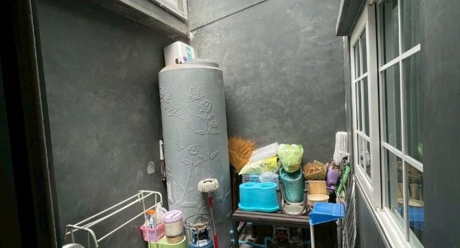 For sale 4 ベッドルーム townhouse in Prawet, Bangkok