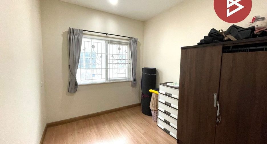 For sale 4 ベッドルーム townhouse in Prawet, Bangkok
