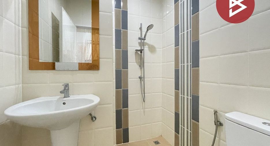 For sale 4 ベッドルーム townhouse in Prawet, Bangkok