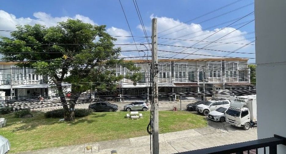 For sale 4 ベッドルーム townhouse in Prawet, Bangkok