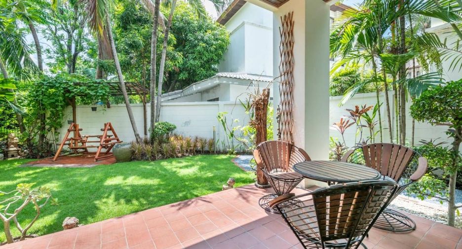 For sale 4 bedrooms house in Wang Thonglang, Bangkok