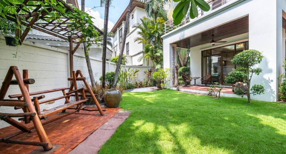For sale 4 bedrooms house in Wang Thonglang, Bangkok