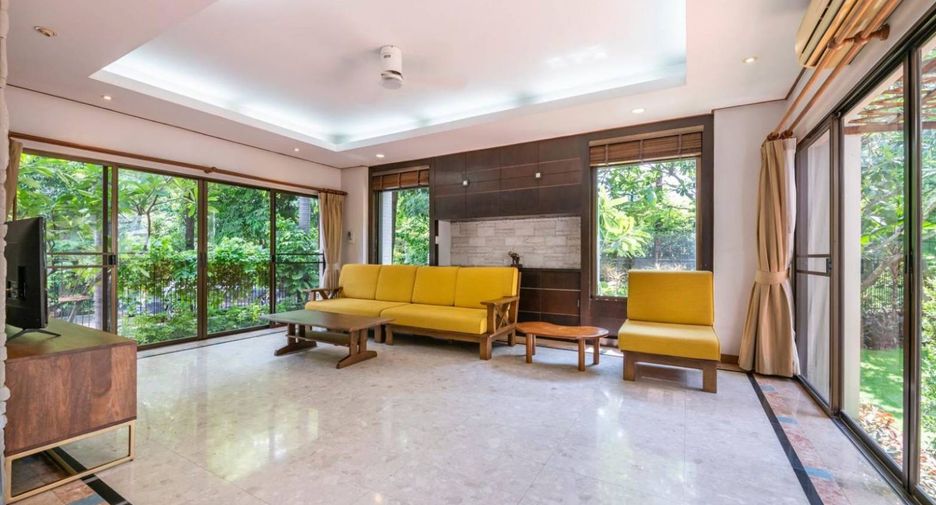 For sale 4 bedrooms house in Wang Thonglang, Bangkok