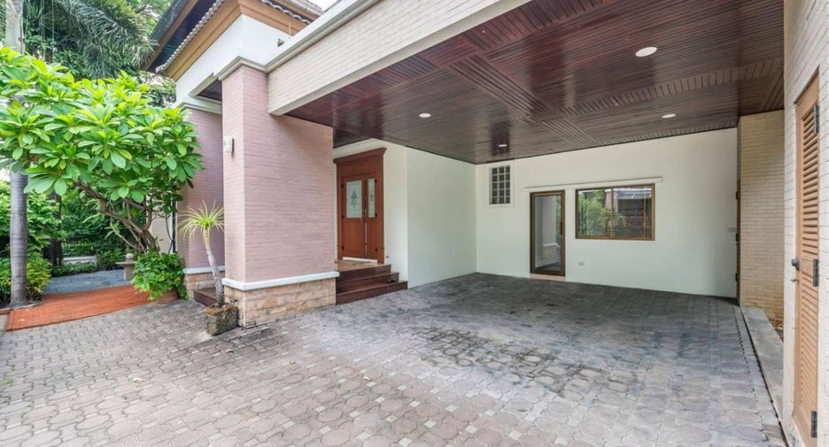 For sale 4 bedrooms house in Wang Thonglang, Bangkok