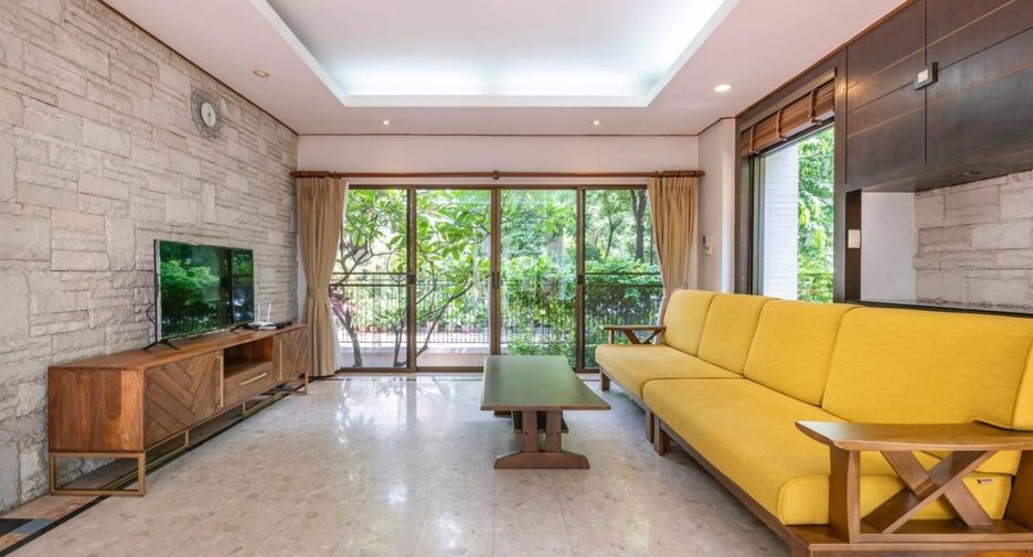 For sale 4 bedrooms house in Wang Thonglang, Bangkok