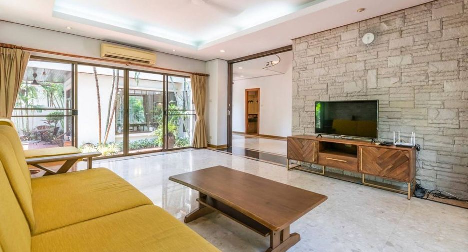 For sale 4 bedrooms house in Wang Thonglang, Bangkok