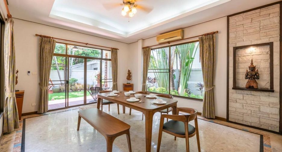 For sale 4 bedrooms house in Wang Thonglang, Bangkok