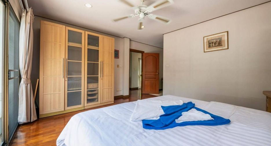 For sale 4 bedrooms house in Wang Thonglang, Bangkok