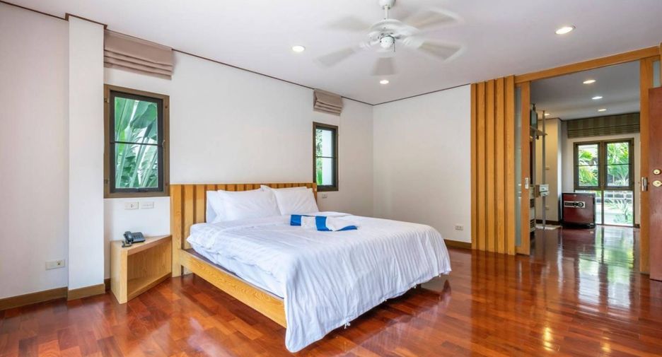 For sale 4 bedrooms house in Wang Thonglang, Bangkok