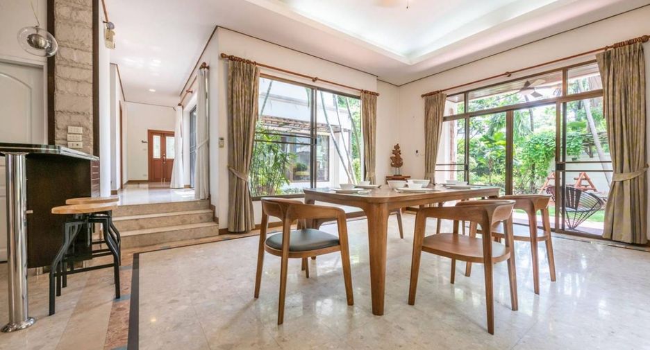 For sale 4 bedrooms house in Wang Thonglang, Bangkok