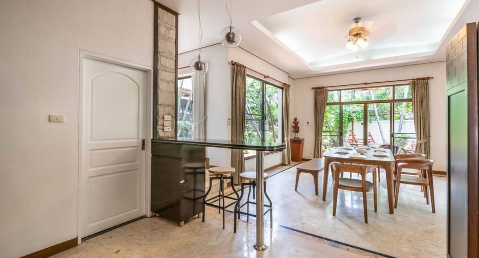 For sale 4 bedrooms house in Wang Thonglang, Bangkok